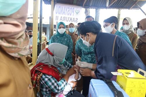 Ketua TP PKK Kota Medan Teteskan Imunisasi Polio Untuk Balita dan Berikan Nutrisi Untuk Ibu Hamil